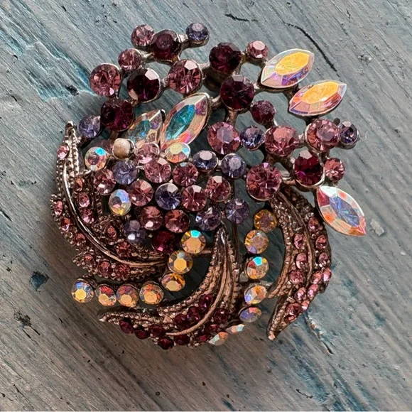 Elegant Vintage Purple and Pink Brooch with Floral Design - Picture 2 of 9